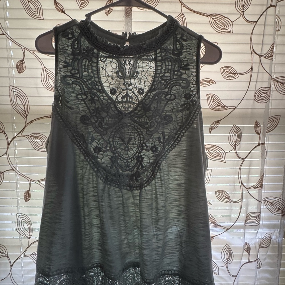 Elegant Lace Detail Sleeveless Top